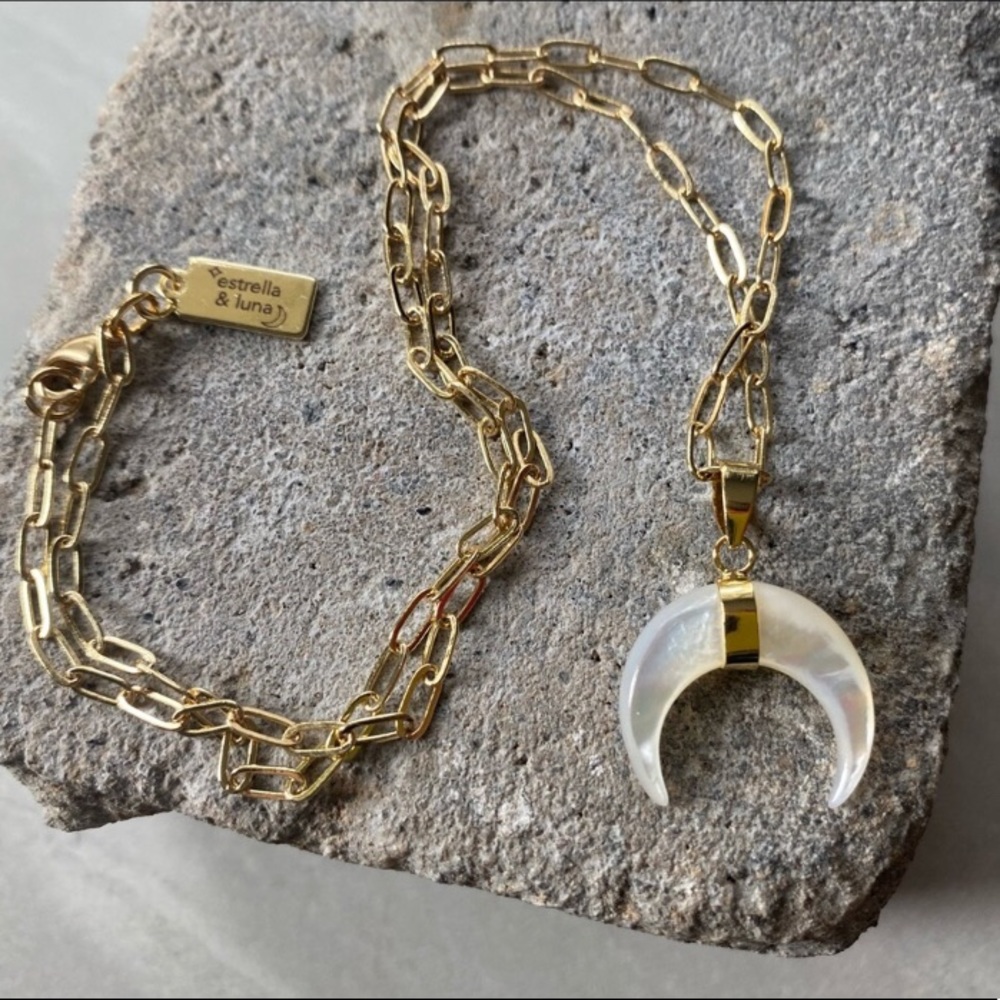 ❗️Last One❗️Mother of Pearl Double Horn Gold Necklace - Picture 5 of 12